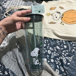 Starbucks snoopy tumbler. brand new, no box tho never used has the tag